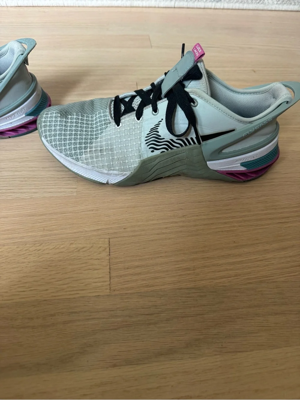 Nikes women metcon 8 training shoe